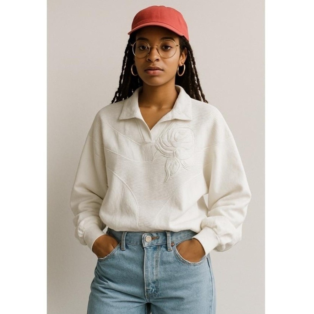 AGWT Sweatshirt Womens Medium Vintage 80s White Floral Appliqué Y2K